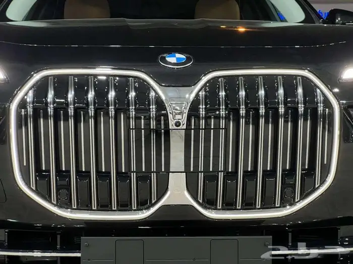 بي ام دبليو 735i موديل 2026 اصفار 3