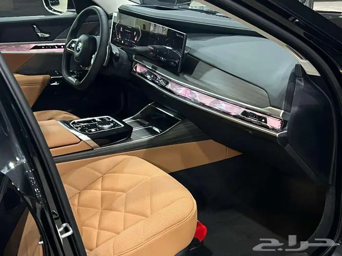 بي ام دبليو 735i موديل 2026 اصفار 15