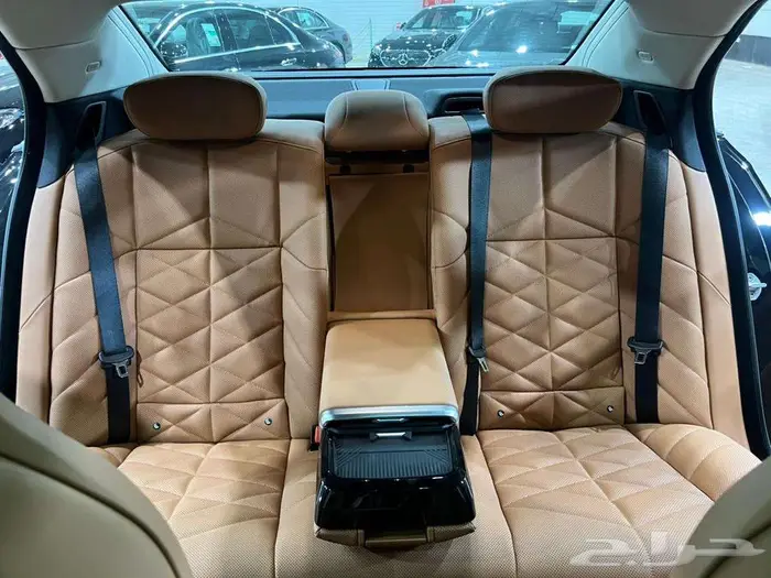 بي ام دبليو 735i موديل 2026 اصفار 24