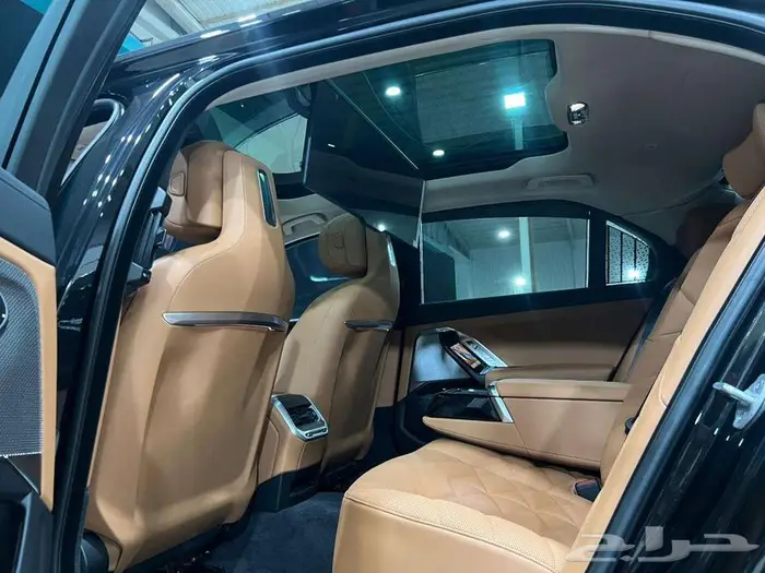 بي ام دبليو 735i موديل 2026 اصفار 18