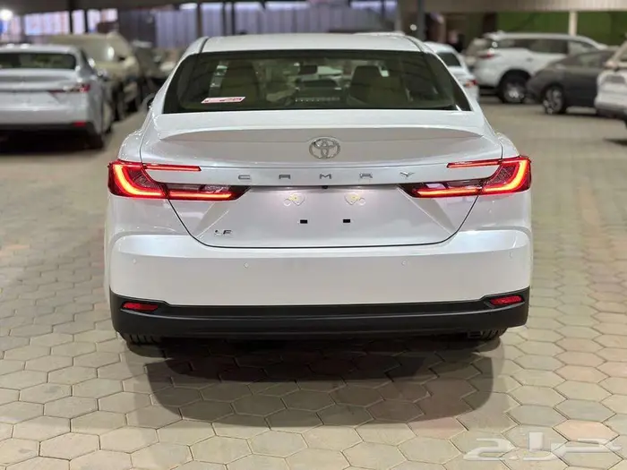 تويوتا كامري LE بنزين 2025 ابيض رمادي اسود 7