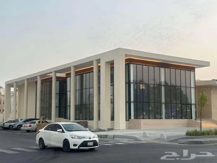 للايجار معرض تجاري زاوية حي العليا مدينة الخبر 1