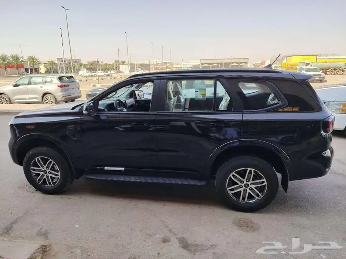 فورد ايفريست XLS استندر بنزين 2025 14