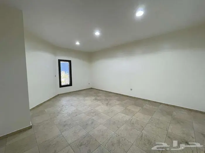 شقة غير مؤثثة للإيجار سنوي في جدة حي الفيصلية شارع التحلية 3