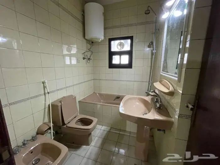 شقة غير مؤثثة للإيجار سنوي في جدة حي الفيصلية شارع التحلية 6