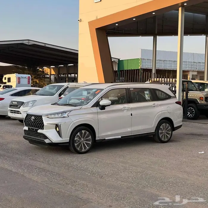 تويوتا فيلوز GLX بنزين 2025 - عروض الأقساط 0