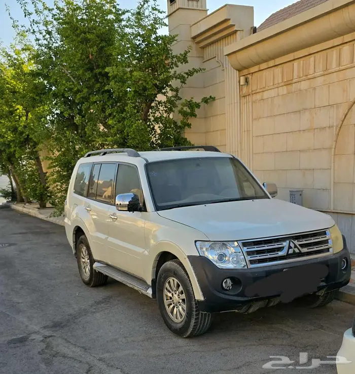 للبيع جيب باجيرو 2010م 2