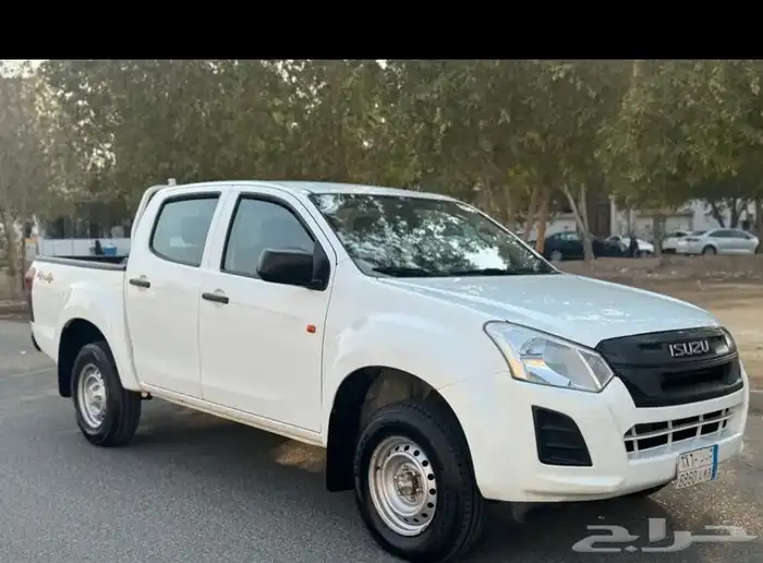 باص بضاعه للايجار وونيت ايسوزو ديزل للإيجار 4