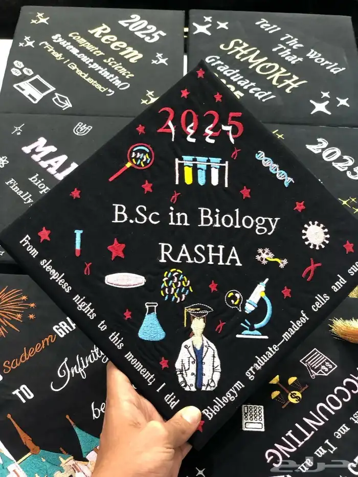 قبعات ووشاحات تخرج 2026 بتطريز احترافي  خل د لحظة نجاحك ب 1