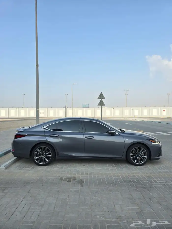 لكزس Es350 سبورت خليجي موديل 2019 موجودة بدبي 7