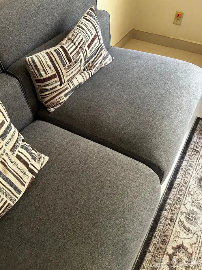 كنب وطاولة طعام نظيفة 8