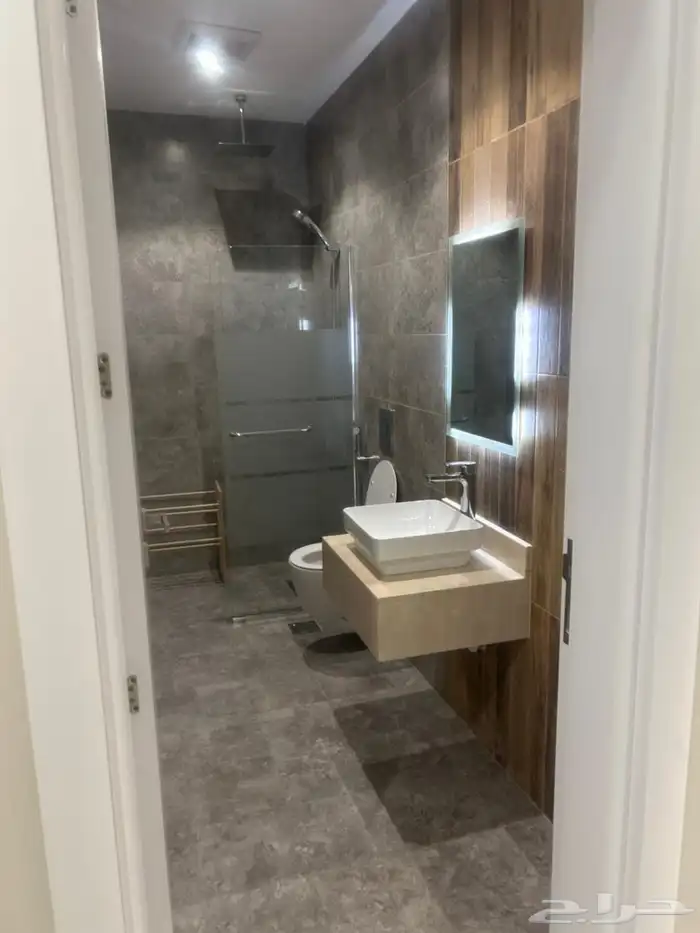 للأيجار شقة فاخرة في حي الصواري 10