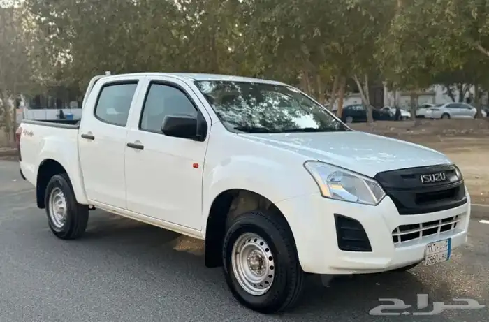 باص بضاعه للايجار وونيت ايسوزو ديزل للإيجار 9