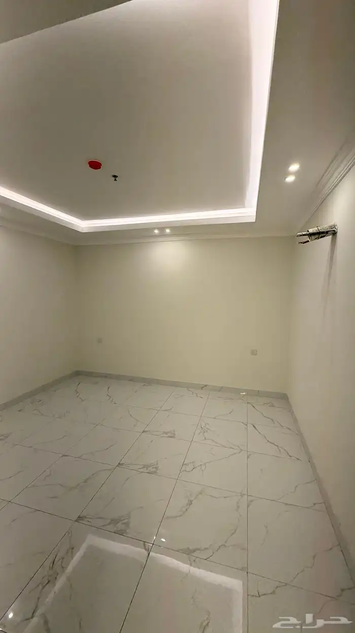 للبيع شقه ارضيه 5 غرف وصاله بالحمرا الخبر 10