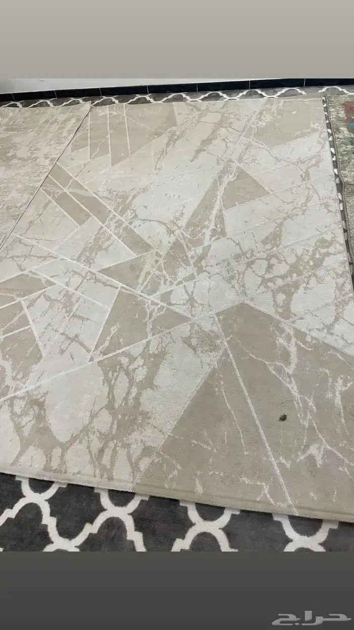 قطع سجاد للبيع قطعتين مقاس 2في3 وطوالتين مقاس1في 4و1في 2 5