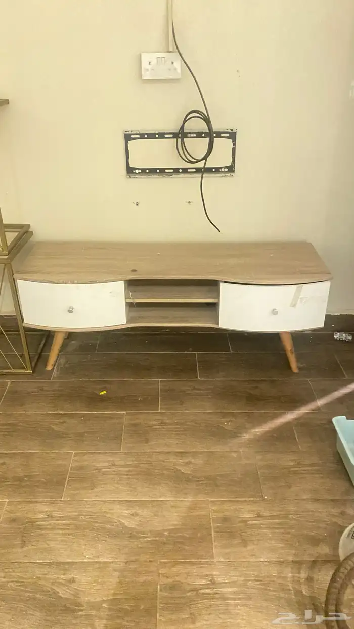 طاوله شاشه للبيع مستعمل نظيف 0