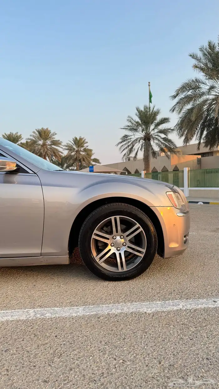 كرايزلر c300 موتر في قمه النظافه 13