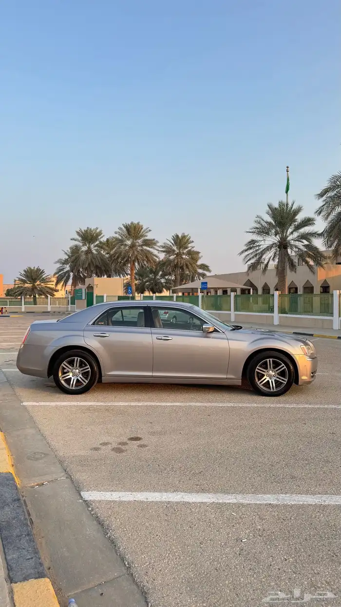 كرايزلر c300 موتر في قمه النظافه 2