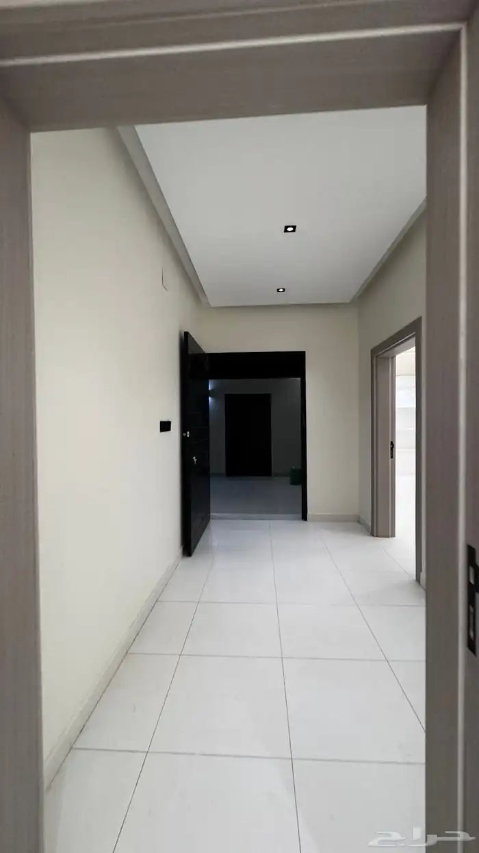 للبيع فيله بناء شخصي على شارعين حي الملك فهد 3