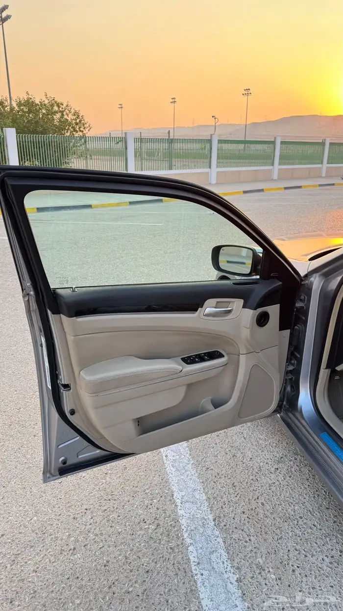 كرايزلر c300 موتر في قمه النظافه 16