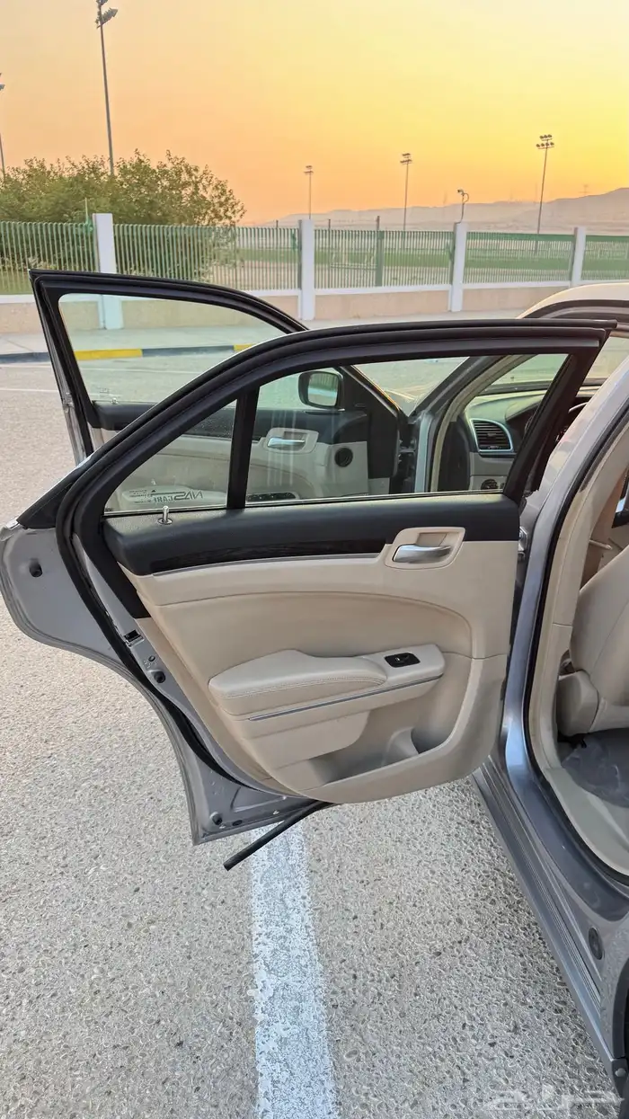 كرايزلر c300 موتر في قمه النظافه 18