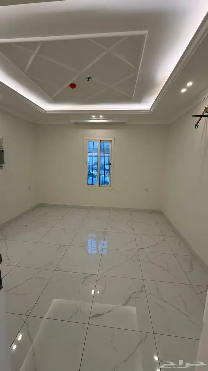 للبيع شقه ارضيه 5 غرف وصاله بالحمرا الخبر 3