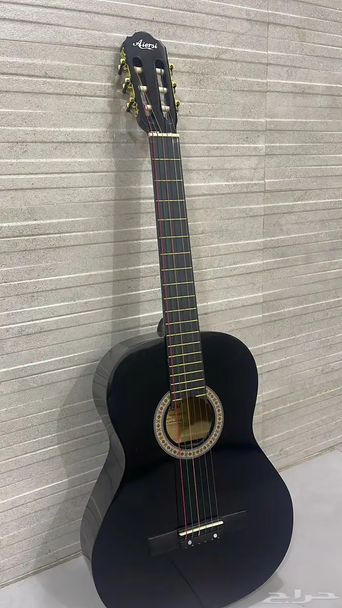 آلة موسيقى جيتار للبيع جديد   سعر البيع 200 0