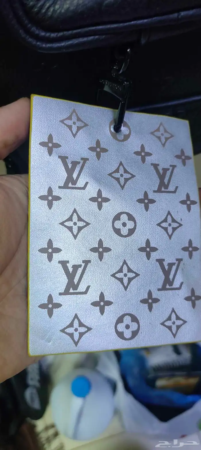 جا يت الجلدية أعرض لكم قطعة مميزة جدا  من لويس فويتون. جاكيت 3