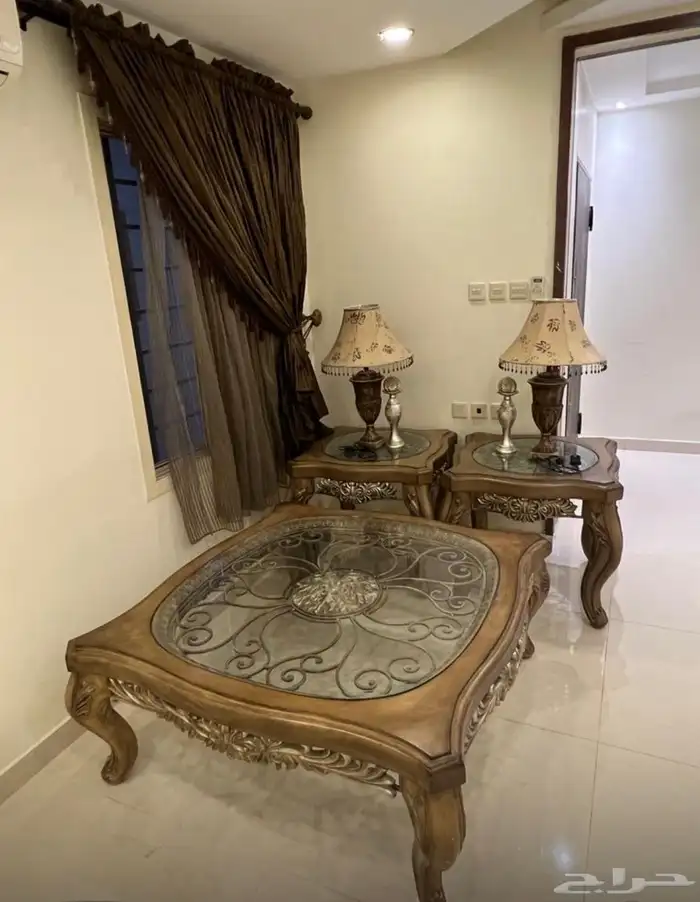 للبيع طاولات مجلس نظييفة وكراسي استرخاء واثاث 0