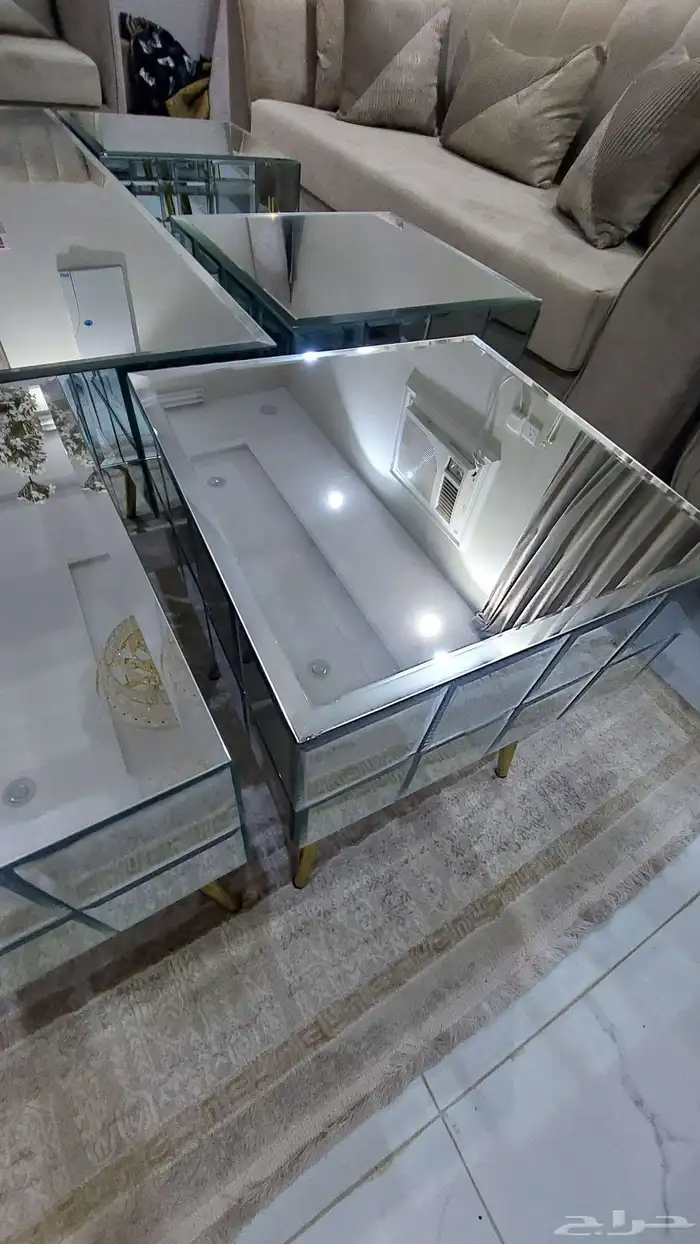خمس طاولات زجاج 0