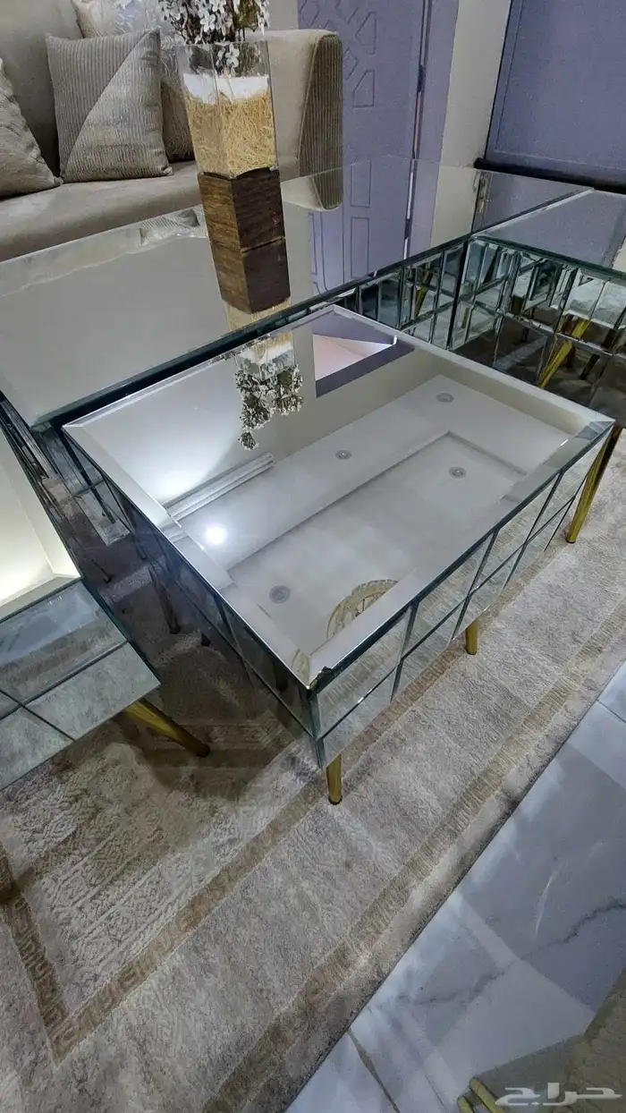 خمس طاولات زجاج 3