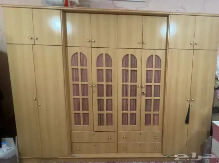 دولاب ملابس كبير و ثلاث اسره و تسريحه 0