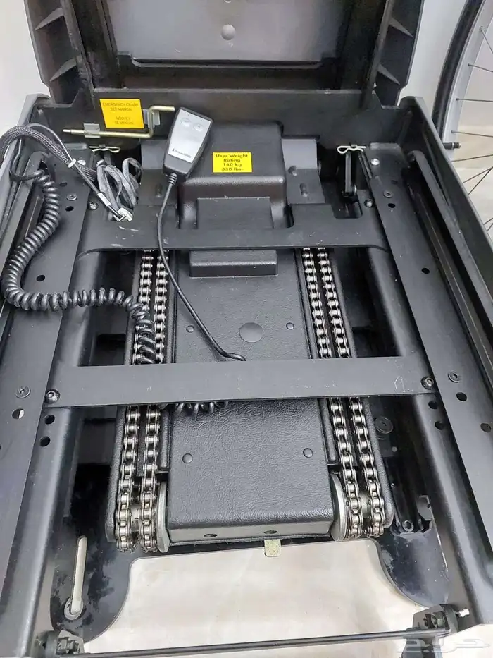 كرسي سيارة متحرك كهربائي ل كبار السن و احتياجات خاصة و الهمم 15