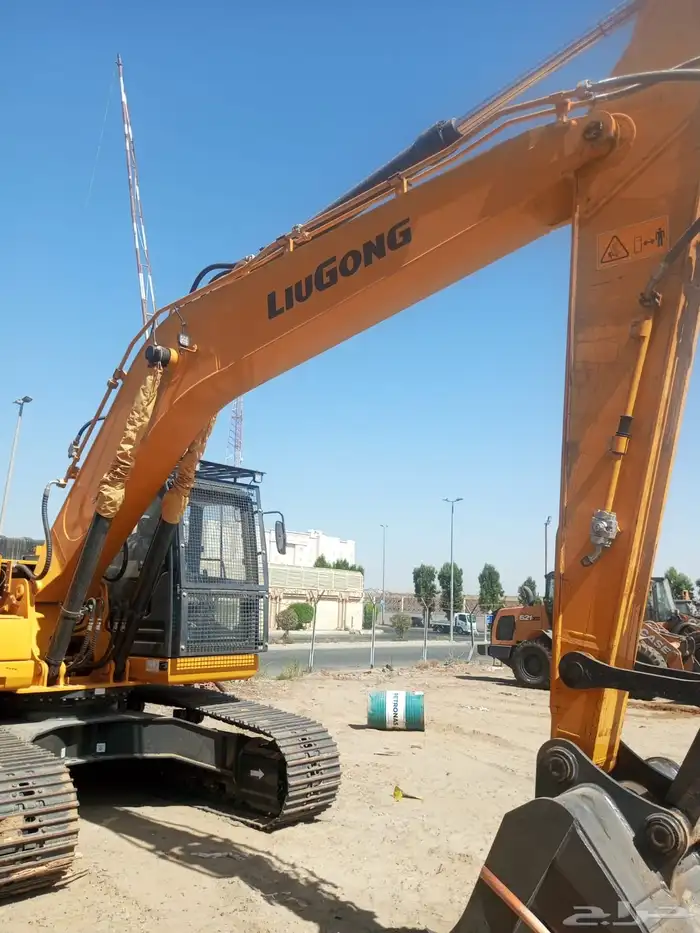 آليات ومعدات جديده حفار 20 طن 3