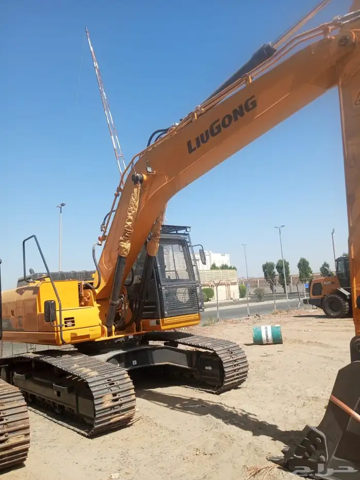 آليات ومعدات جديده حفار 20 طن 7