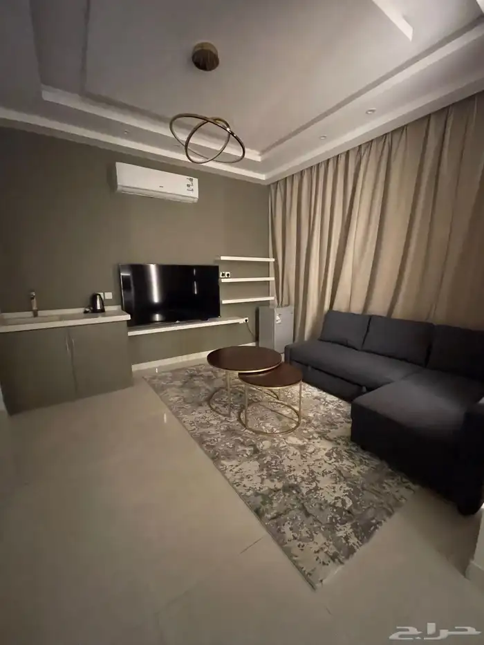 للإيجار السنوي أستوديو مودرن مفروش بأثاث فاخر في حي الورود 0