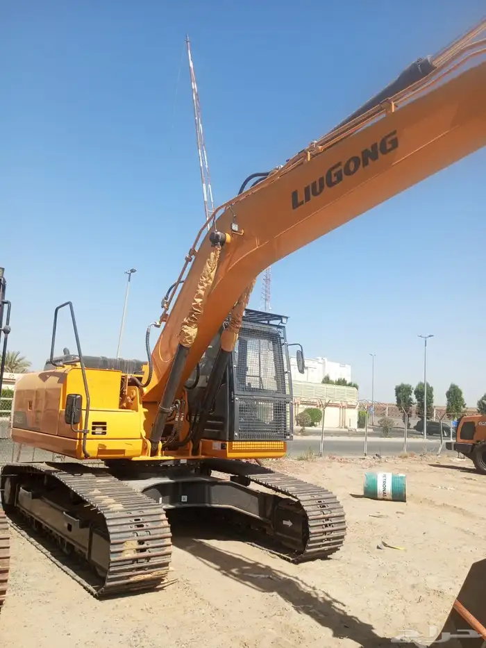 آليات ومعدات جديده حفار 20 طن 8