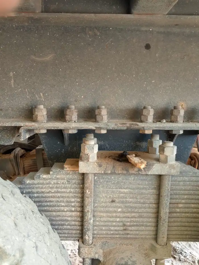 للبيع عدد 6 صناديق قلابات 11