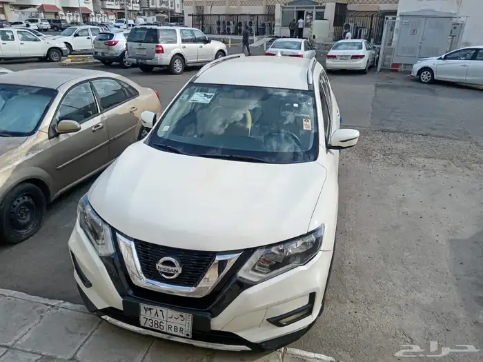 نيسان اكس تريل للبيع 2