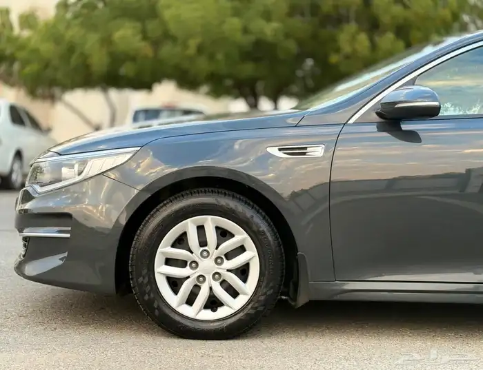 كيا اوبتيما 2017سوح نظيفة جدا 2