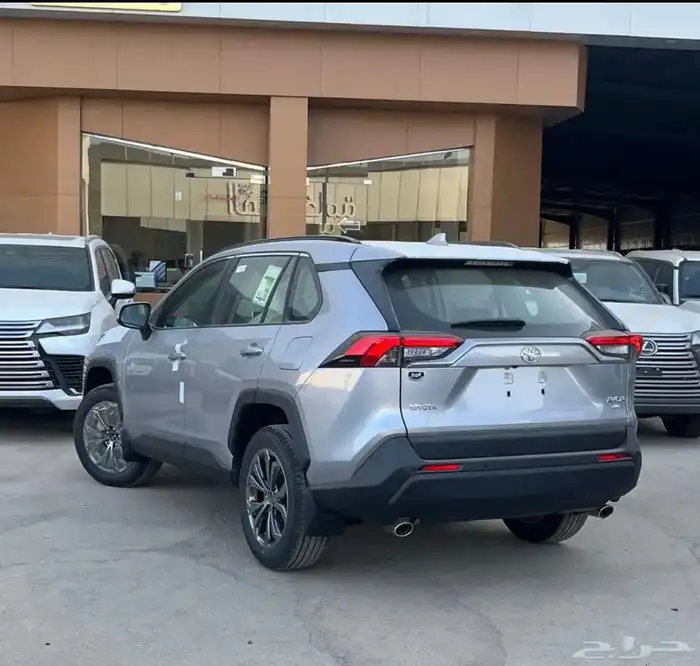 تويوتا راف فور XLE بنزين نص فل 2025 1