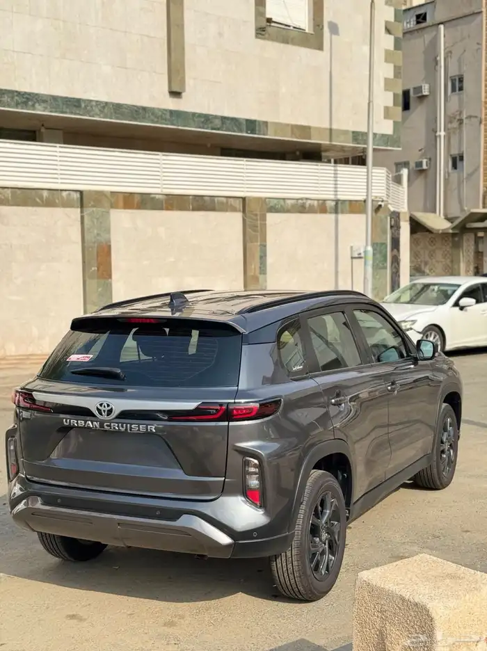 تويوتا اوربان كروزر 2023 GL بحالة الوكالة 6