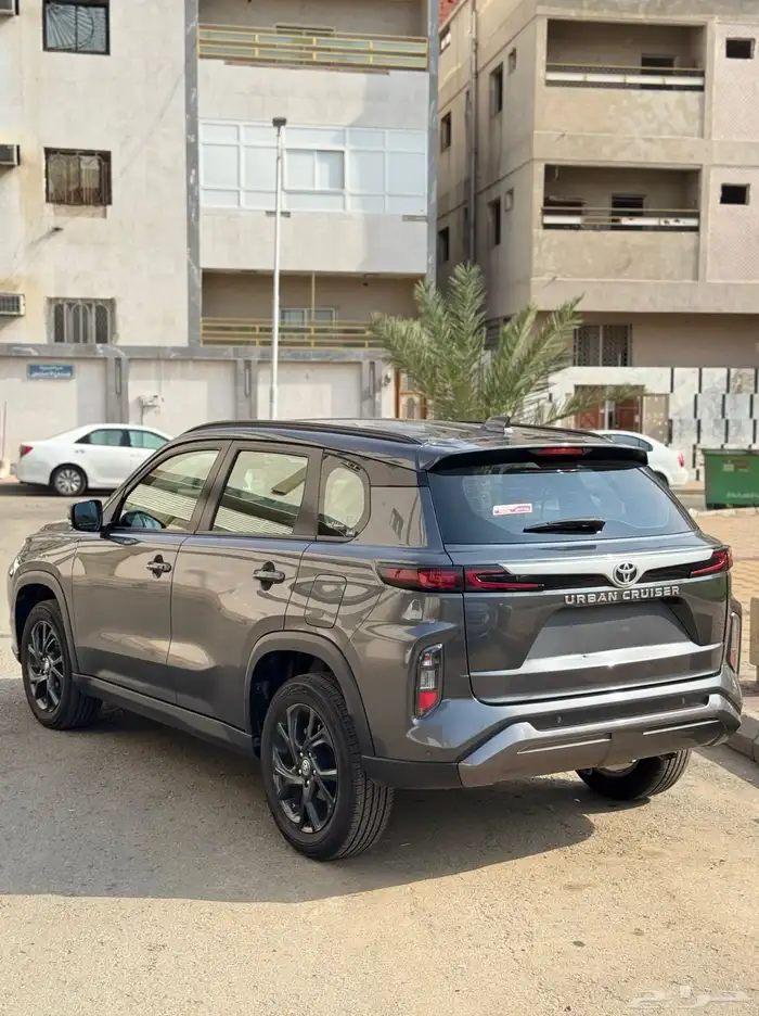 تويوتا اوربان كروزر 2023 GL بحالة الوكالة 7