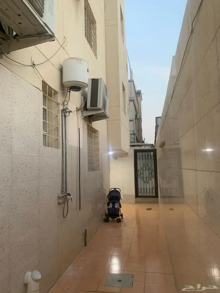 للبيع عماره دورين وملحق 12