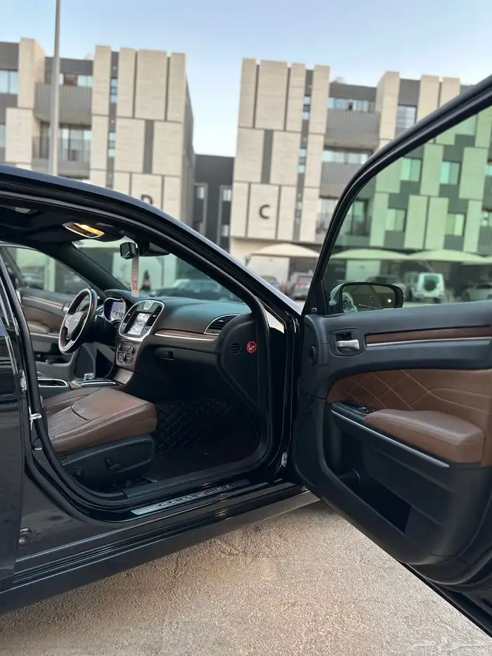 كرايزلر C300 اكزكتيف 2019 المتحدة 22
