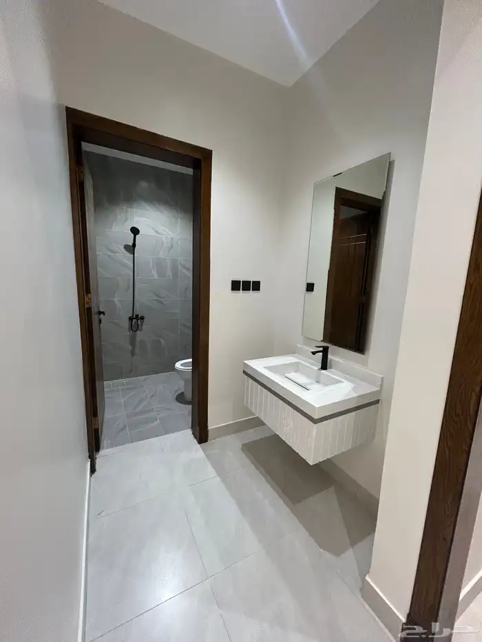 للبيع ارواف علوية احد روفيده بدرج خارجي للملحق موقع متميز 12