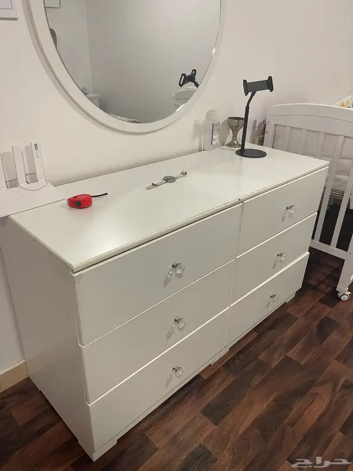 دولاب ملابس نظيف مع التسريحة 3