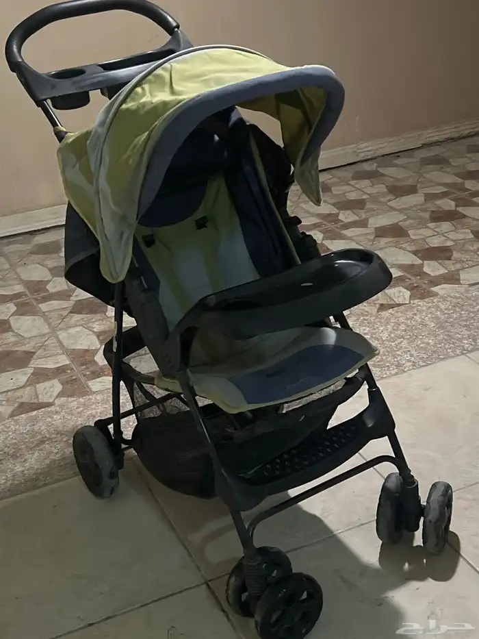 يوجد عربيه اطفال بحاله جيده فقط تغير لونه من الشمس 40 ريال 0