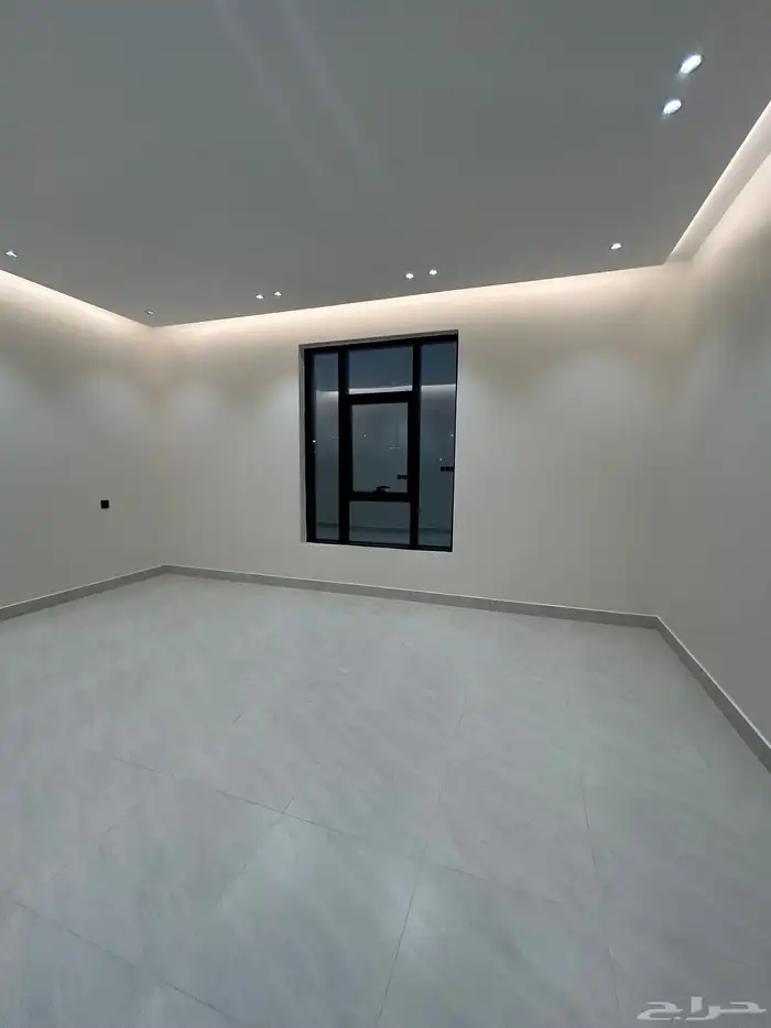 للبيع ارواف علوية احد روفيده بدرج خارجي للملحق موقع متميز 5