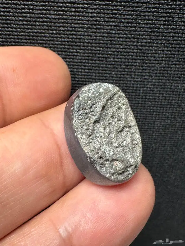 عقيق يماني أسود خام 28